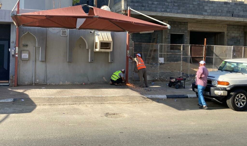 إزالة 45 مظلة مخالفة بشوقية مكة