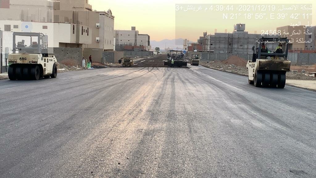 أمانة العاصمة المقدسة تواصل أعمال السفلتة في مخططات ولي العهد