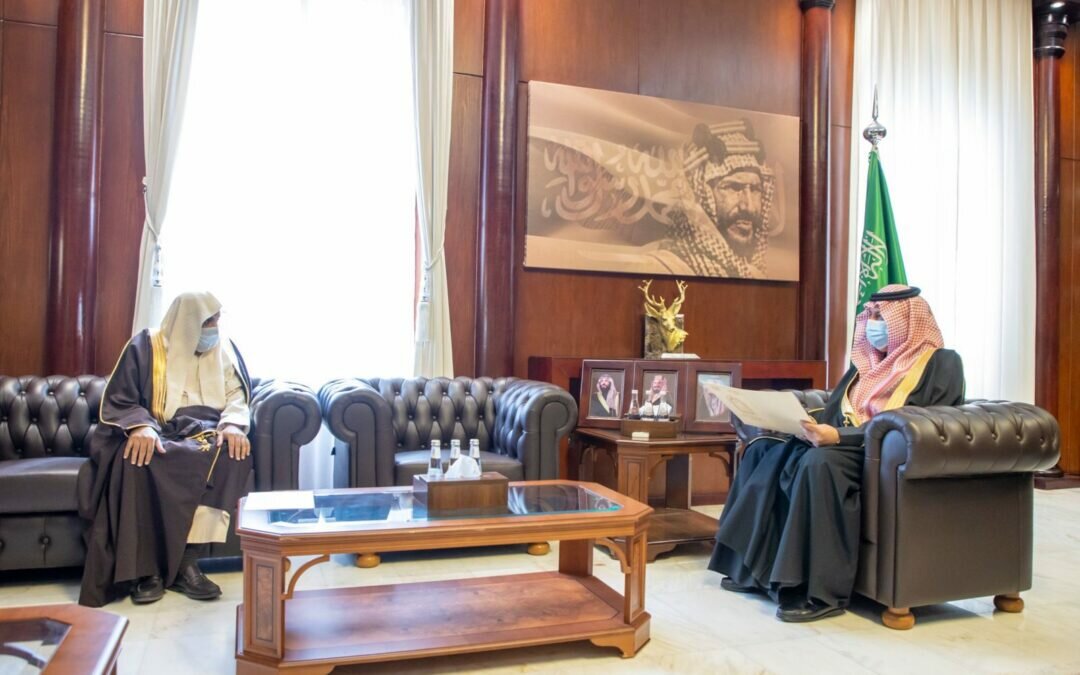 أمير حائل يطلع على إقامة برامج الأمن الفكري وتحقيق ‏الوسطية والاعتدال