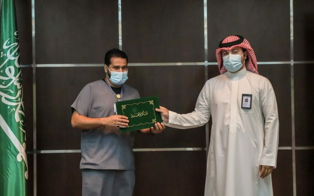 صحة بيشة: تخريج 12 متدرباً ومتدربة لبرنامج تأهيل التمريض للرعاية الحرجة