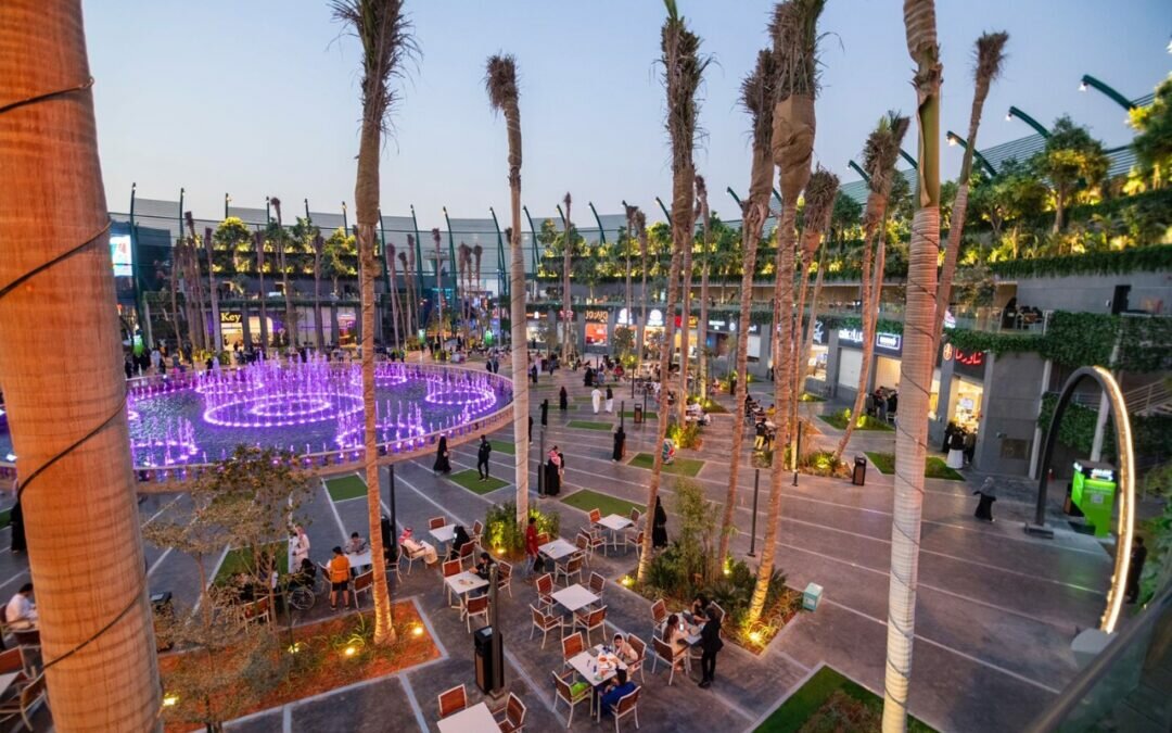 الحدائق المعلقة بمنطقة “جاردن” تنشر عبق الجزر الاستوائية في “بوليفارد رياض سيتي”