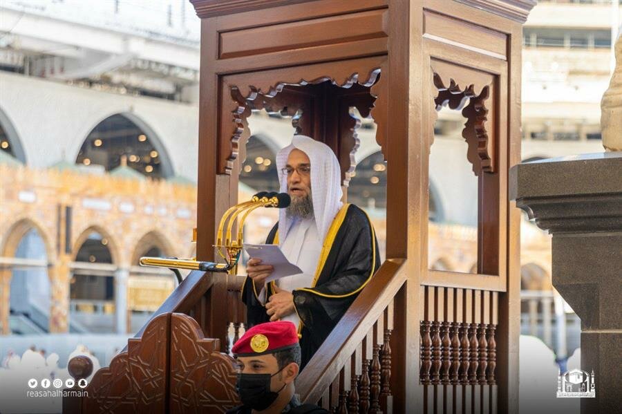 خطيبا الحرمين: حافظوا على الممتلكات العامة.. واحذروا التنافر وقطيعة الرحم