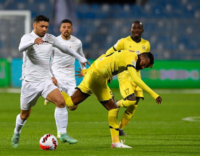 الشباب يواصل الانتصارات بثلاثية في شباك التعاون