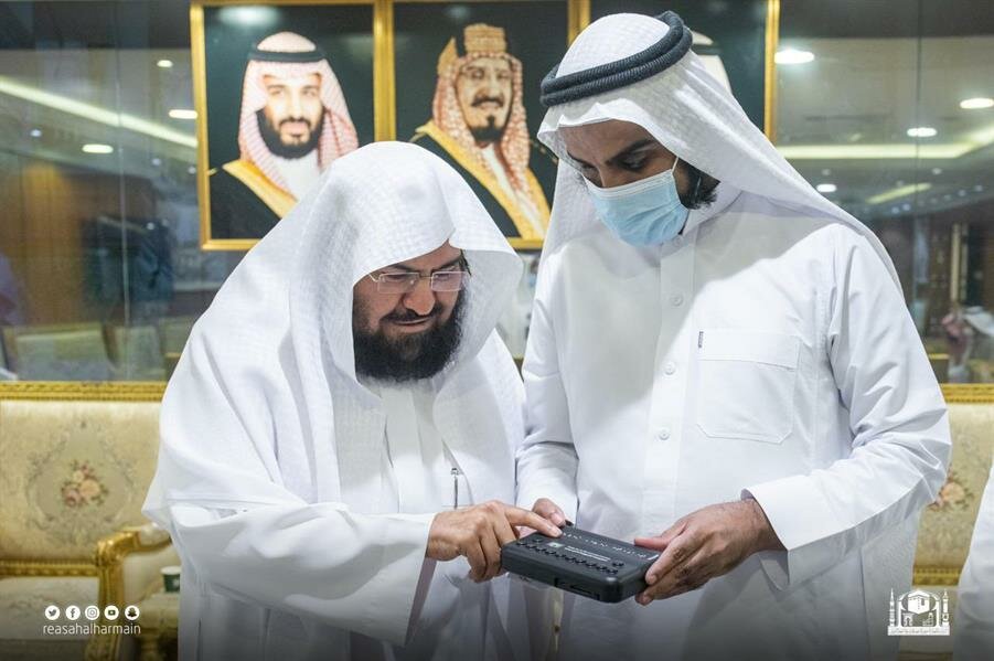 صور.. “رئاسة الحرمين” تُدشن جهاز المصحف الإلكتروني للمكفوفين
