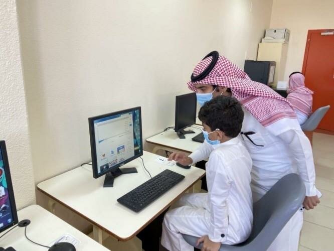 “التعليم” تدعو معلمي ومعلمات الابتدائي إلى إسناد مقررات الفصل الثاني من جديد على “مدرستي”