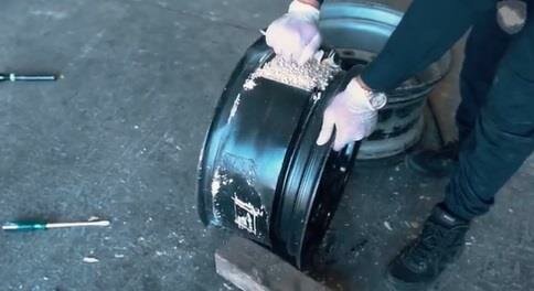 “الجمارك” تُحبط 6 محاولات لتهريب أكثر من 1,4 مليون حبة كبتاجون في منفذ الحديثة (فيديو)