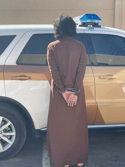 القبض على مواطن بعسير لنقله 16 مخالفاً لنظام أمن الحدود في مركبته