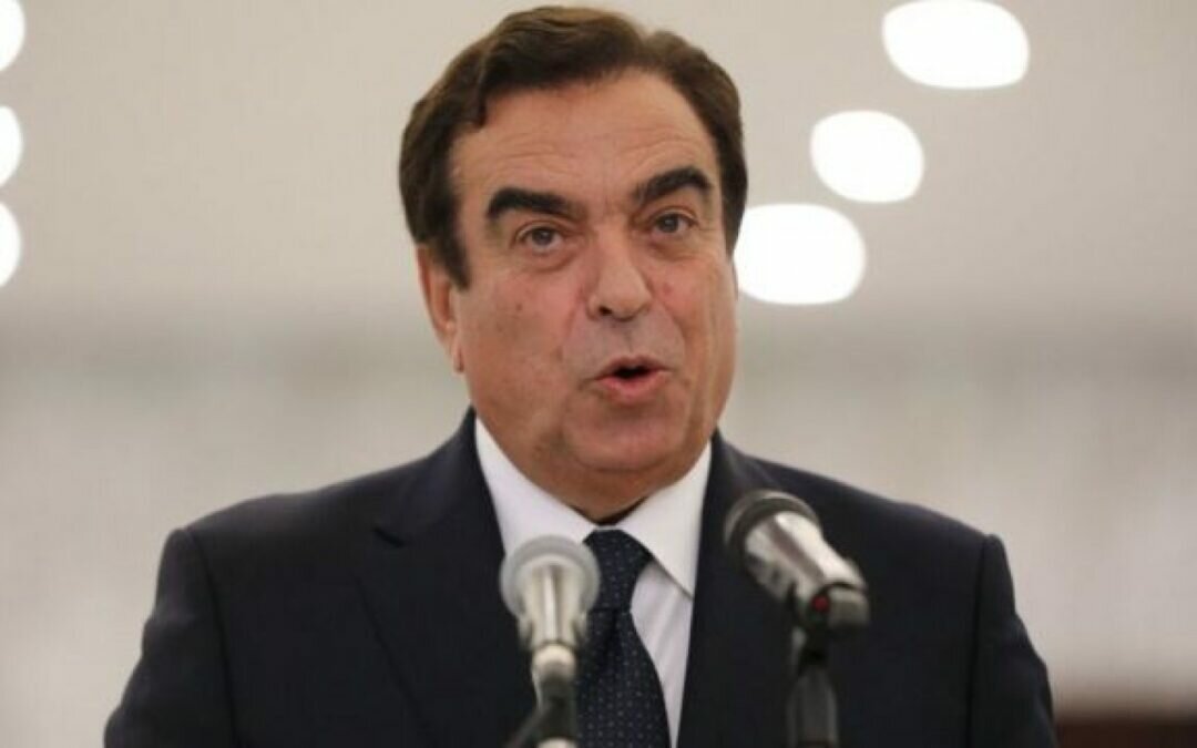 رسمياً.. «جورج قرداحي» يرضخ ويقدم استقالته من الحكومة اللبنانية