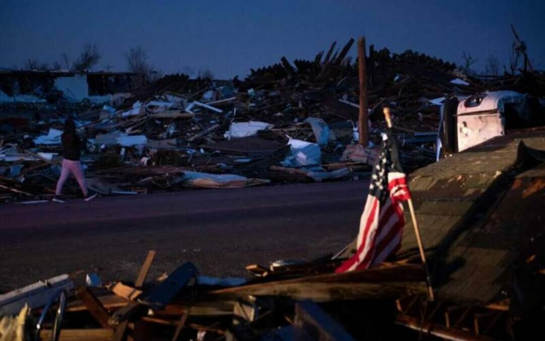 لأول مرة .. إعصار قمعي يضرب 4 ولايات أمريكية في ليلة واحدة (فيديو)