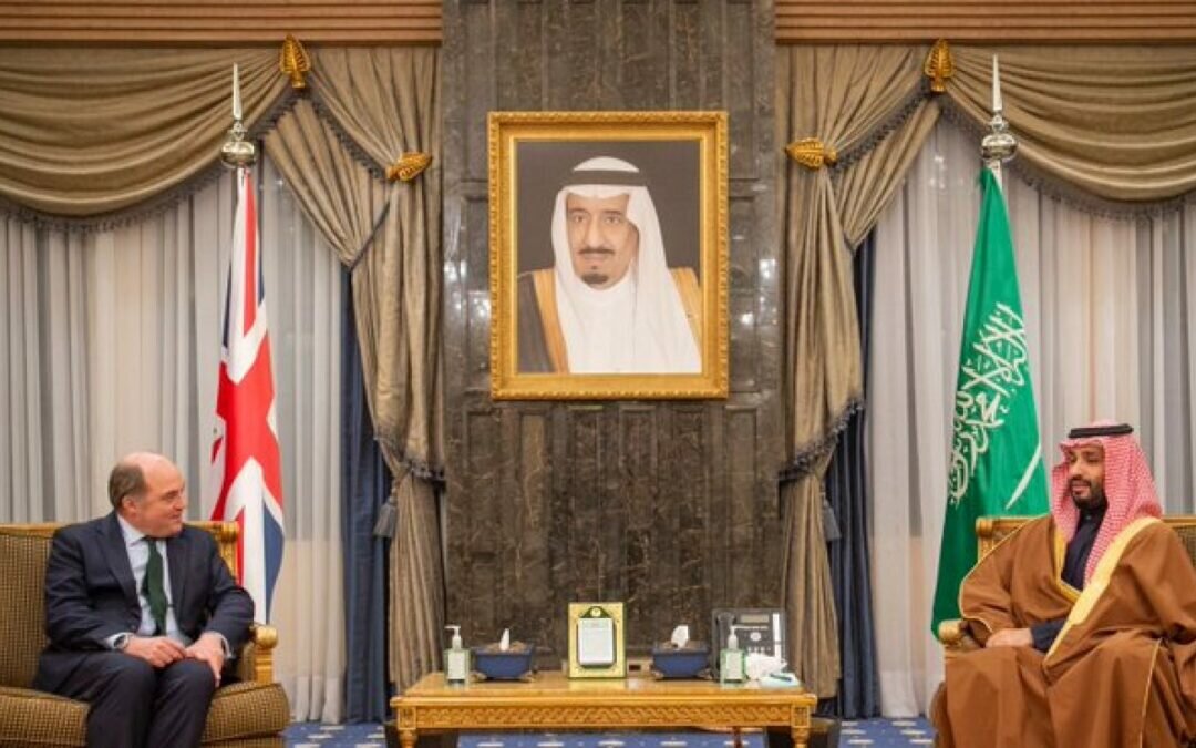 ولي العهد ووزير الدفاع البريطاني يبحثان مجالات التعاون الدفاعي بين البلدين