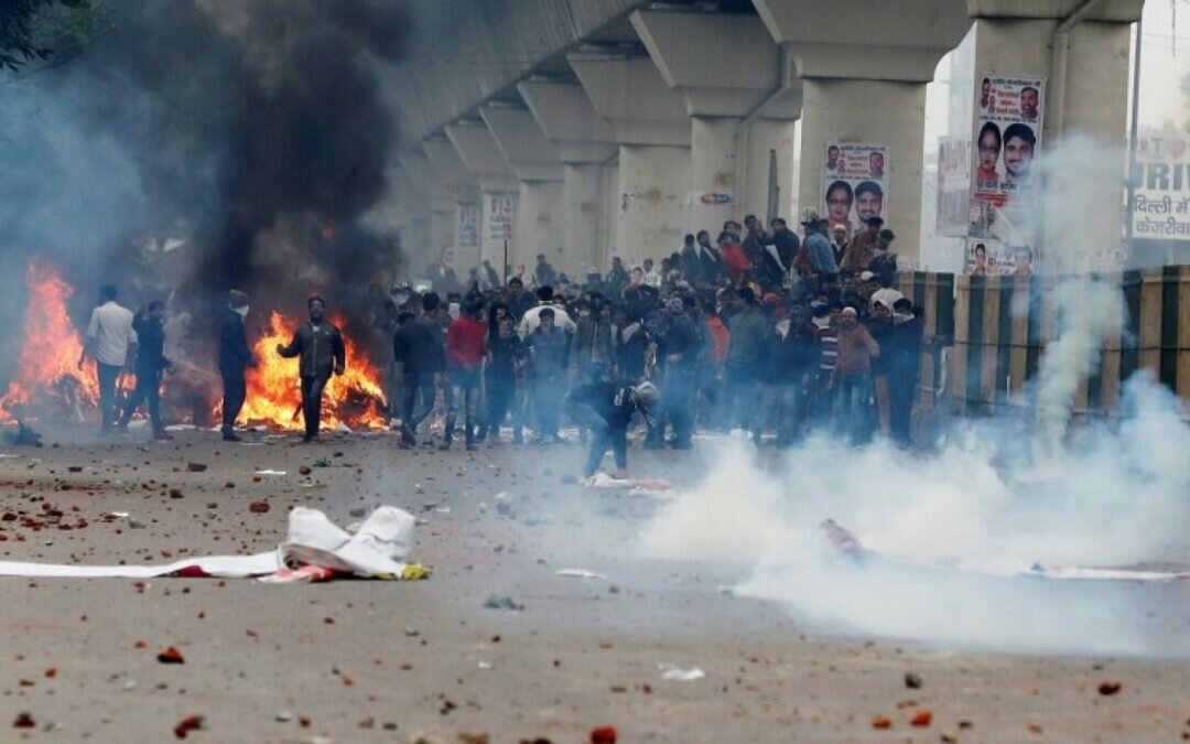 احتجاجات وقطع طرق بسبب حادثة تسمم جماعي في الهند