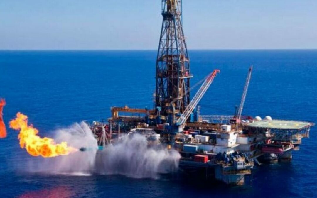 تحذير من كارثة بالبحر الأحمر.. تسريب جديد في أنبوب نفط “صافر”