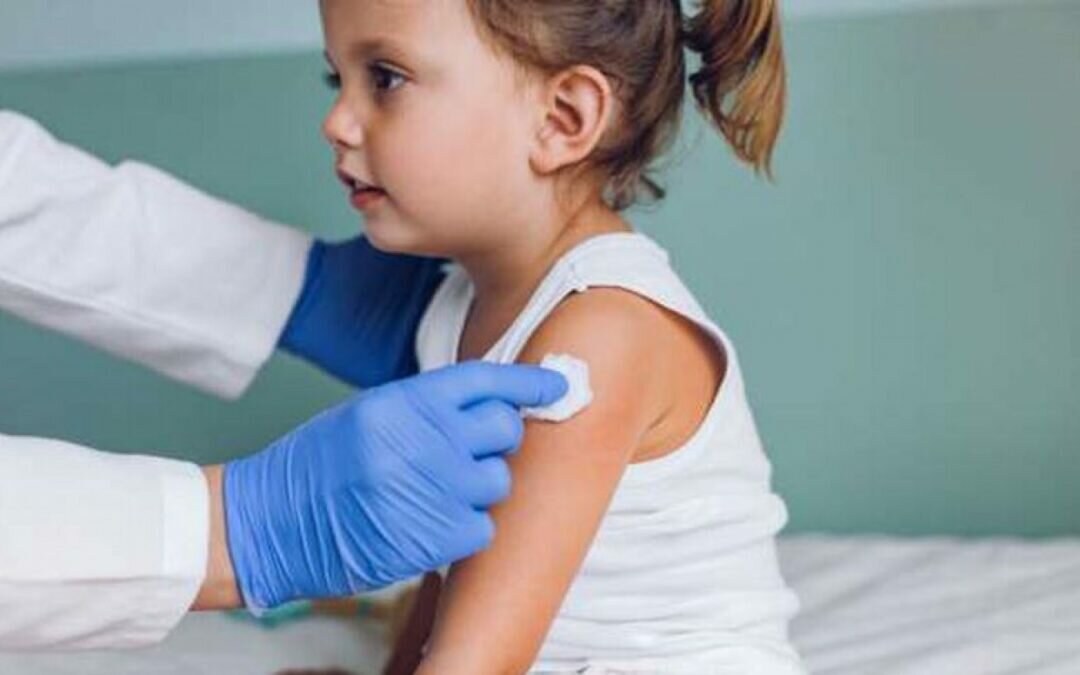 تصريح غير متوقع .. رئيس دولة يؤكد أنه لن يمنح ابنته «لقاح كورونا»