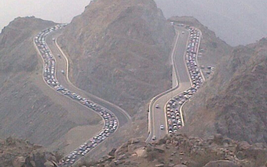 إعادة فتح طريق “الهدا” في الاتجاهين بعد إغلاقه احترازيًا