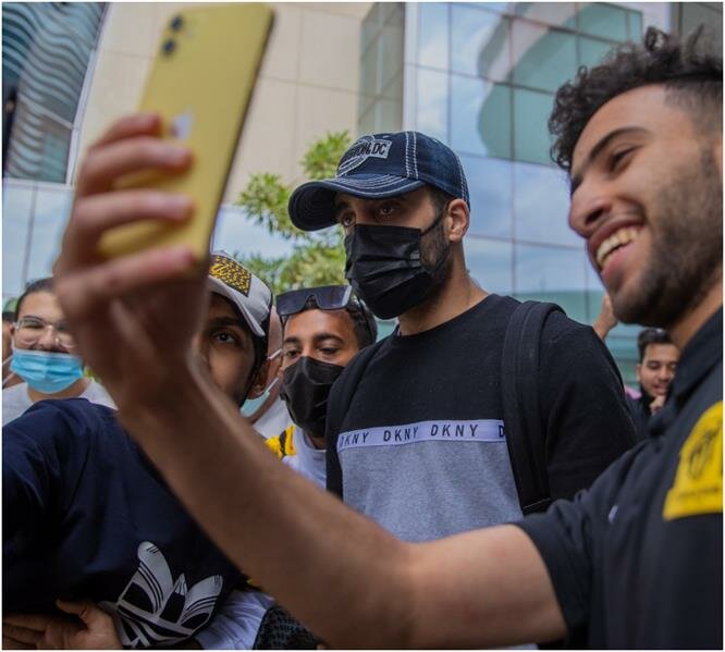 “حمدالله” يصل جدة للانضمام لـ “الاتحاد”