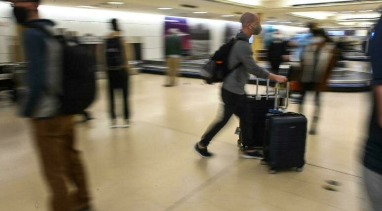 فرنسا تخفف قيود مكافحة كوفيد وبريطانيا تؤكد أن الإغلاق “خيار أخير”