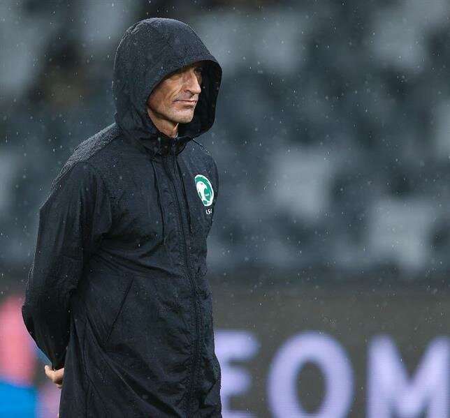 “رينارد” يعلق على غياب سلمان الفرج أمام اليابان