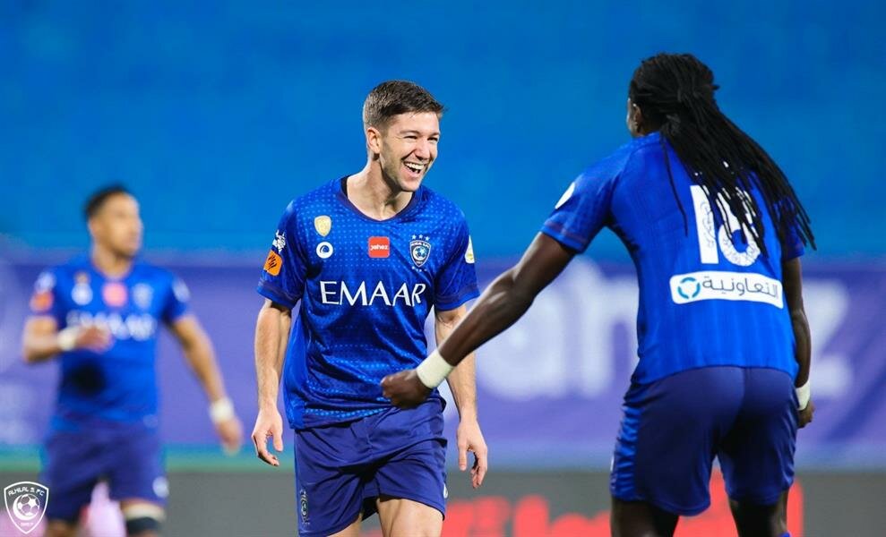 “الشباب” يتوصل لاتفاق لضم محترف “الهلال”