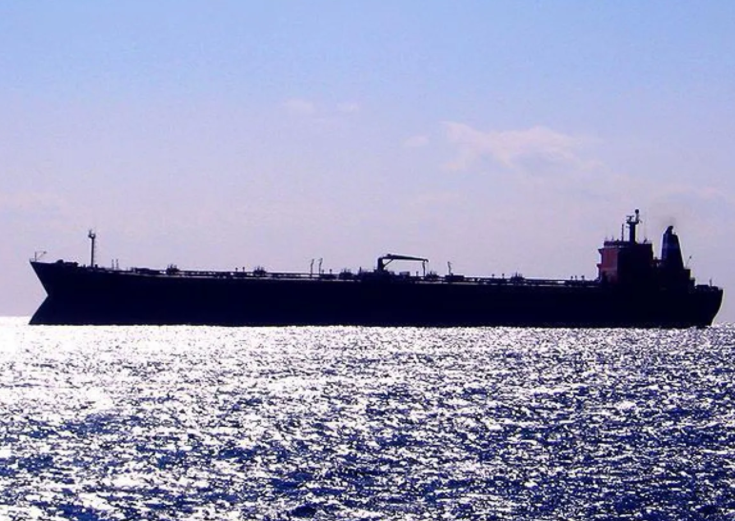 التحالف: تلقينا نداء استغاثة من ناقلة نفط بعد تعرضها للمضايقة المسـلحة