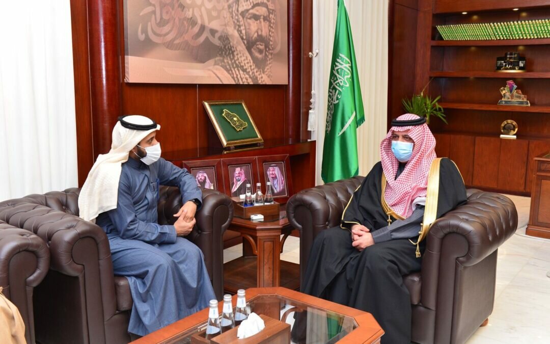 أمير منطقة حائل يستقبل أمين لجنة “تراحم”