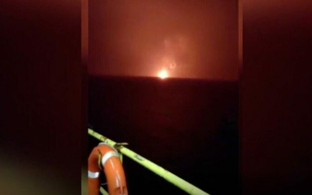 توقفت عن العمل نهائيا.. حريق هائل بمنصة للغاز في حقل بارس الإيراني (فيديو)