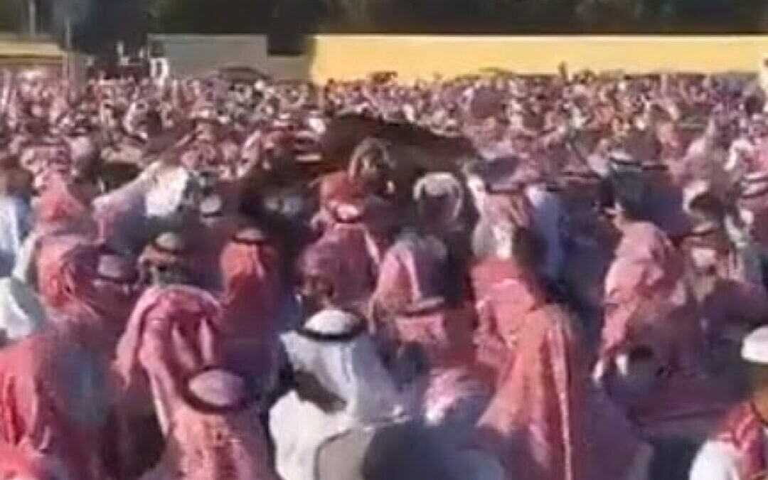 فيديو للحظة دفن الشيخ صالح اللحيدان في مقبرة النسيم