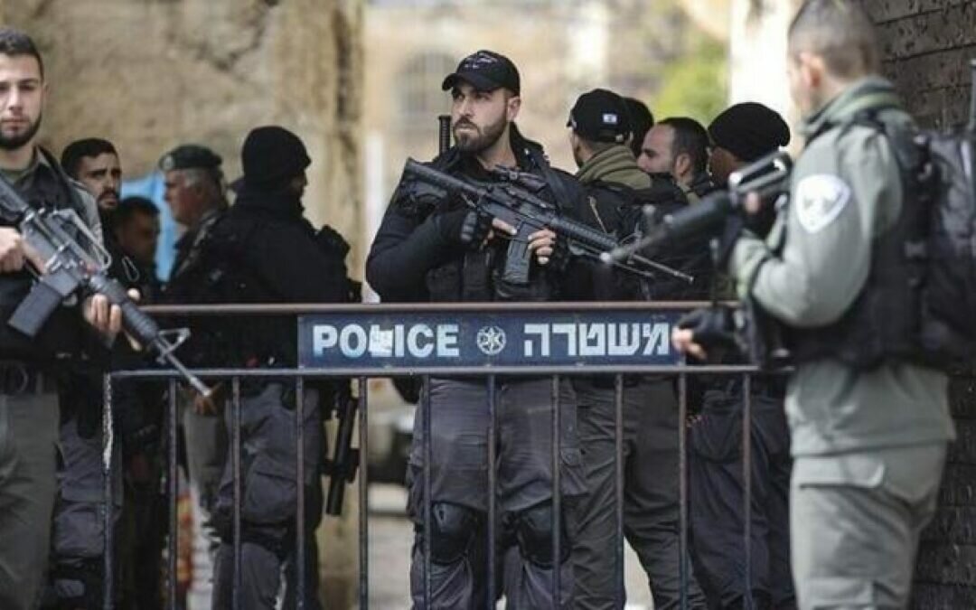 اعتقال شاب يهودي متنكرا في زي خليجي لسبب غريب