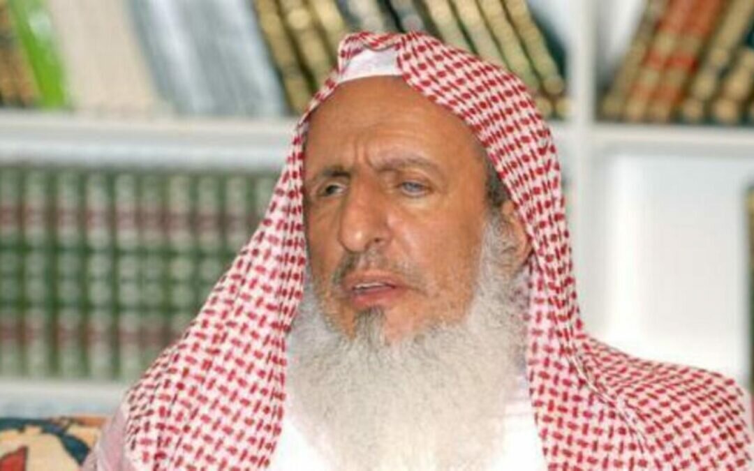 المفتي يصدر قراراً بتعيين مفوضي إفتاء لمكة والمدينة