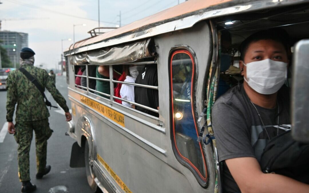 دولة آسيوية تمنع غير الملقحين ضد كورونا من استخدام النقل العام