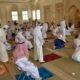 دولة خليجية تعلن عودة الصلاة للمساجد بكامل طاقتها وإلغاء التباعد