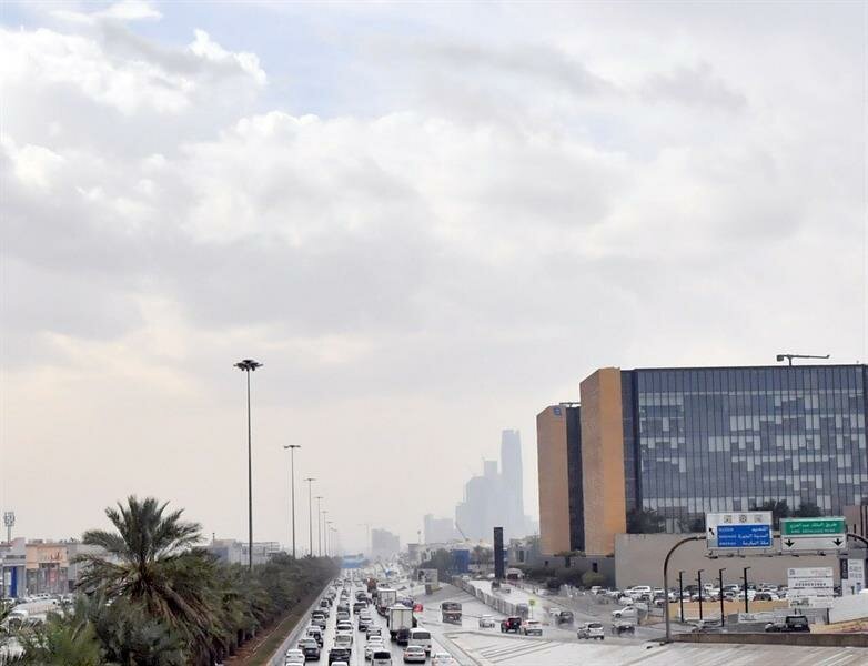 انخفاض بدرجات الحرارة على شرق ووسط المملكة.. وسحب رعدية على تلك المناطق