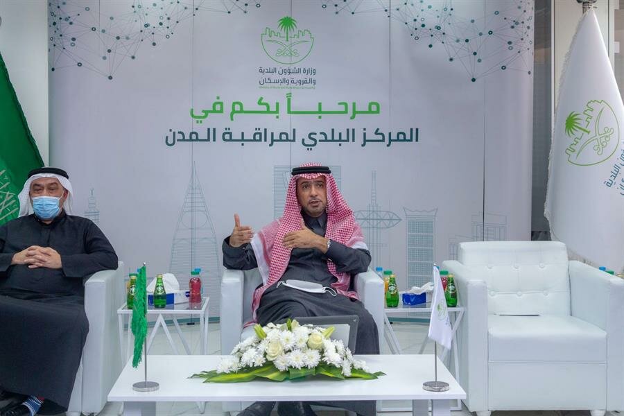 بهدف رفع كفاءتها.. وزير “الشؤون البلدية” يدشن المركز البلدي لمراقبة المدن (صور)