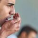 أطعمة ومشروبات تخلصك من رائحة الفم الكريهة