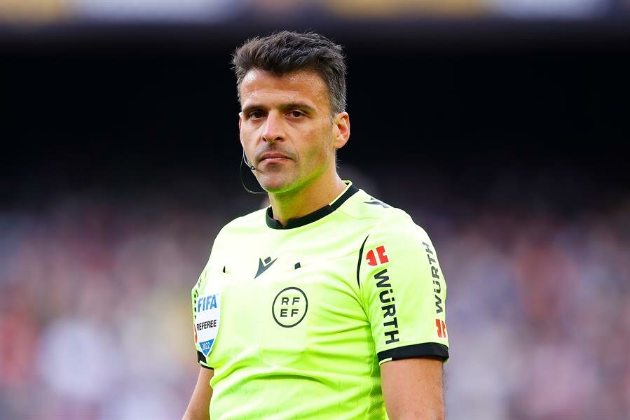 الكشف عن حكم مباراة “الاتحاد” و”النصر”