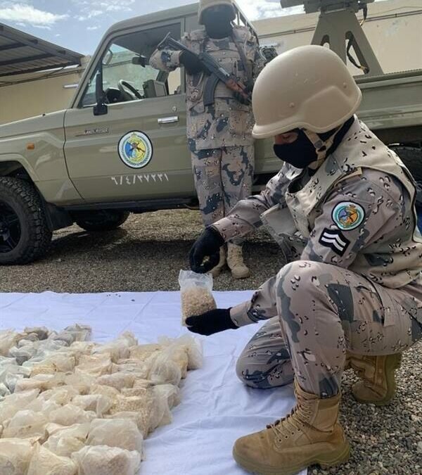 إحباط تهريب أكثر من مليون قرص “إمفيتامين” مخدر مخبأ في براميل بلاستيكية بتبوك