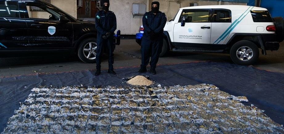 “الجمارك” تحبط محاولتين لتهريب أكثر من 2.4 مليون حبة كبتاجون