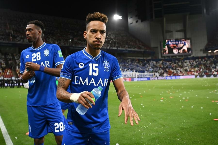 إدارة الهلال تقرر معاقبة بيريرا ومحمد كنو