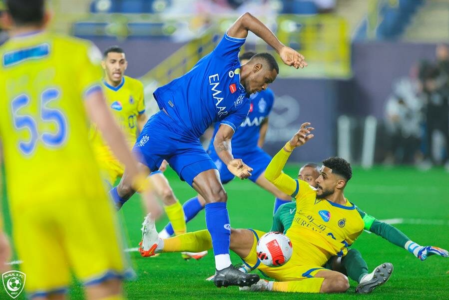 مشادة بين لاعبي النصر والهلال بعد انتهاء الديربي في كأس الملك