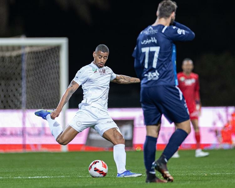 الشباب ينتزع فوزًا صعبًا أمام الفيحاء بدوري المحترفين