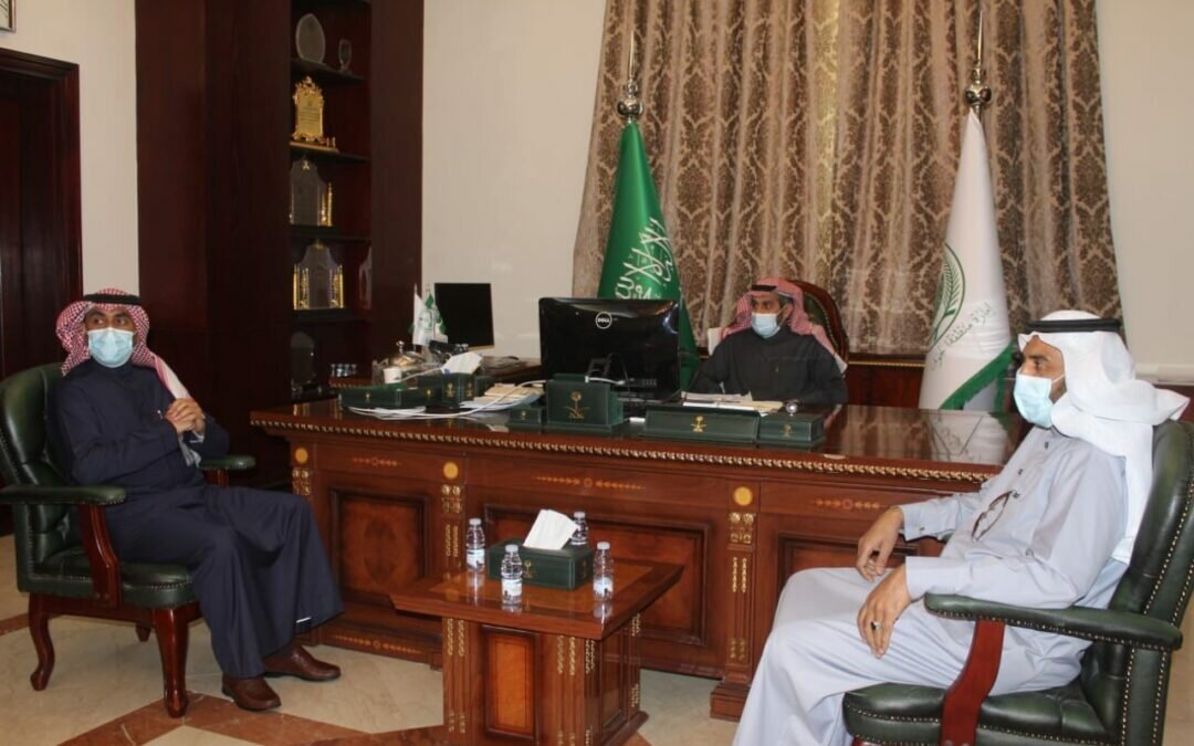 محافظ القريات يستقبل مدير عام الموارد البشرية بمنطقة الجوف ضمن زيارتة للمحافظة