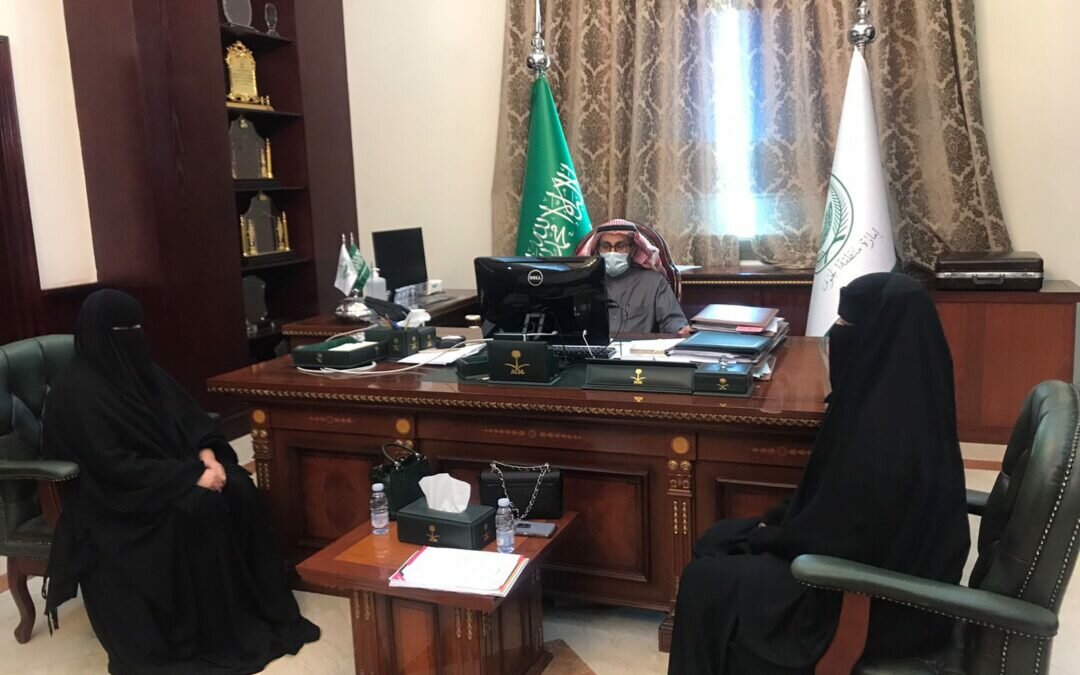 محافظ القريات يستقبل رئيسة جمعية البشائر النسائيه بالقريات