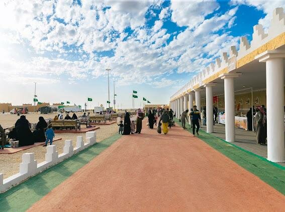 مهرجان الصقور بالحدود الشمالية يستقبل 10 آلاف زائر في أول أيام انطلاقه