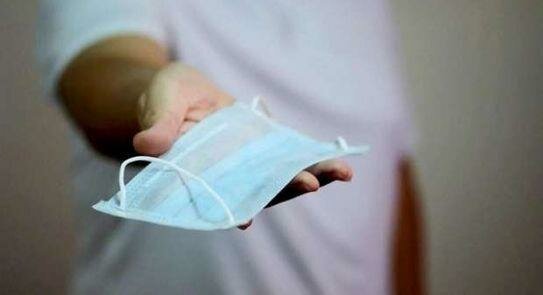 بعد انخفاض الحالات هل سيتم الاستغناء عن “الكمامة”؟ متحدث “الصحة” يجيب