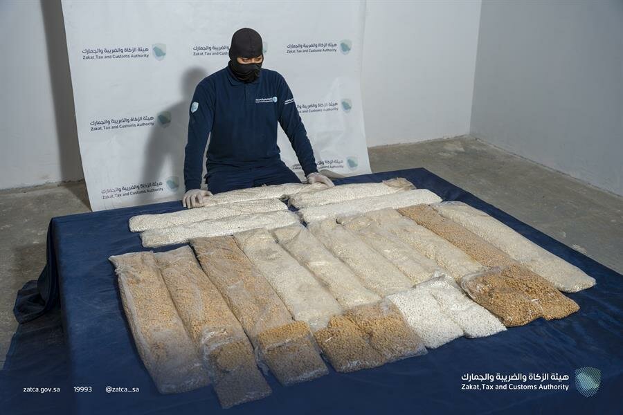 “الجمارك” تُحبط 5 محاولات لتهريب أكثر من 1,4 مليون حبة كبتاجون في منفذ الحديثة