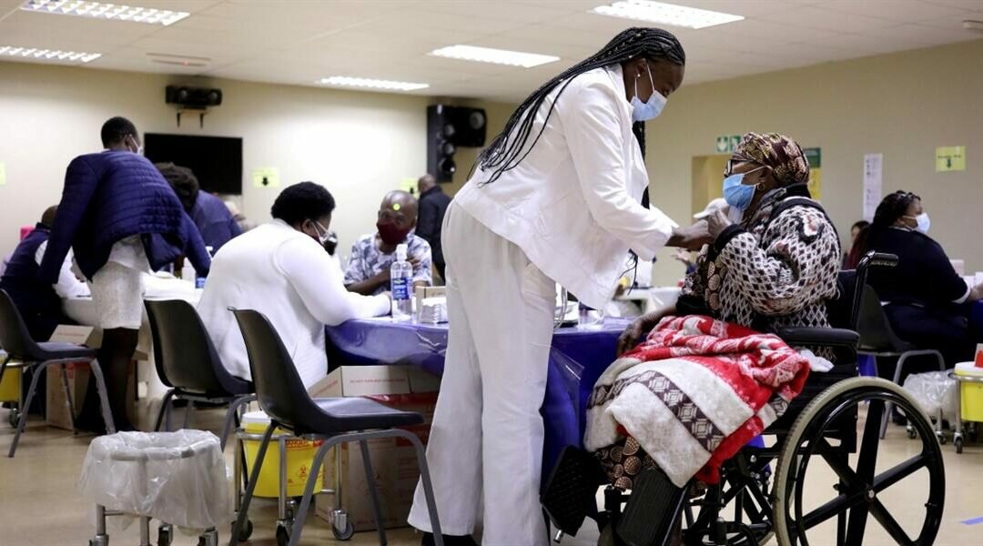 جنوب أفريقيا تلغي عزل المصابين بكورونا دون أعراض