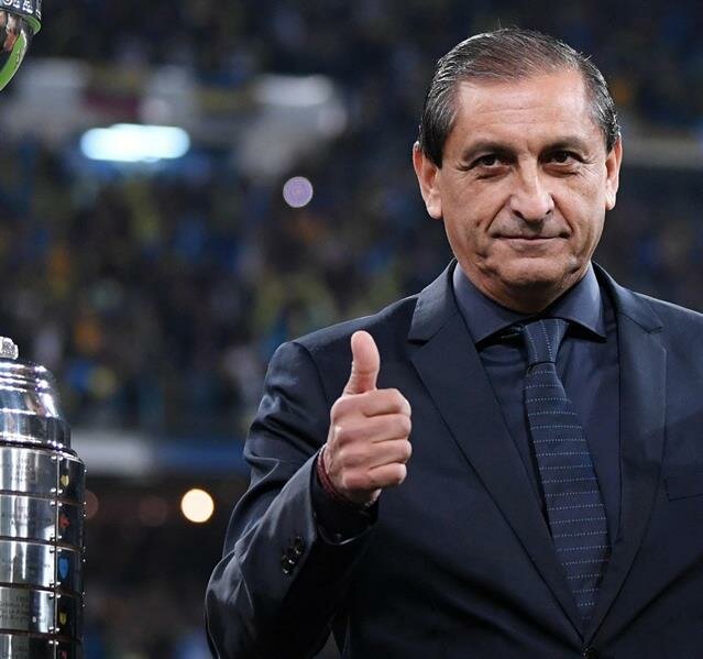 رامون دياز يوافق على تدريب الهلال.. والإدارة تستخرج تأشيرة دخوله