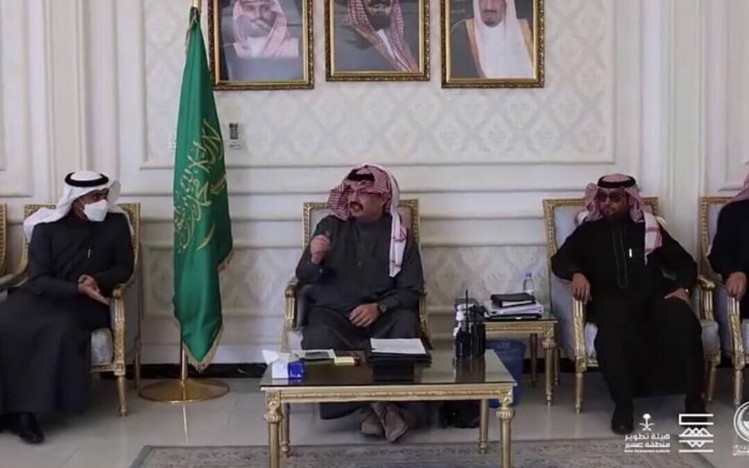 بحضور وزير الصحة.. أمير عسير ينهي 3 خلافات قبلية أحدها منذ 40 عامًا (فيديو)