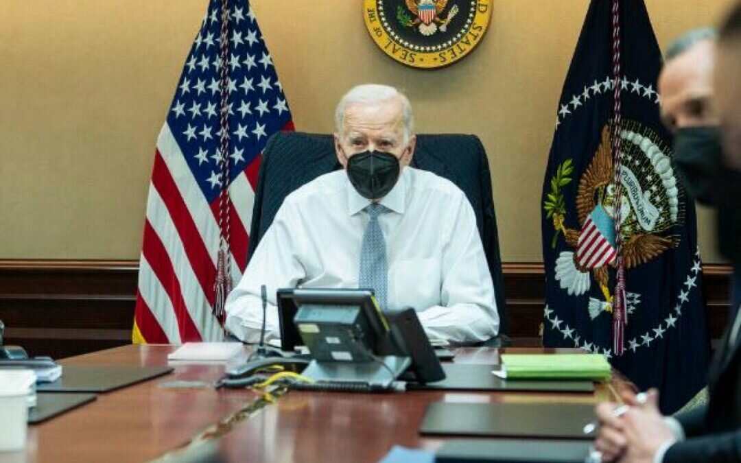 طلب عاجل من “بايدن” للأمريكيين الموجودين بأوكرانيا