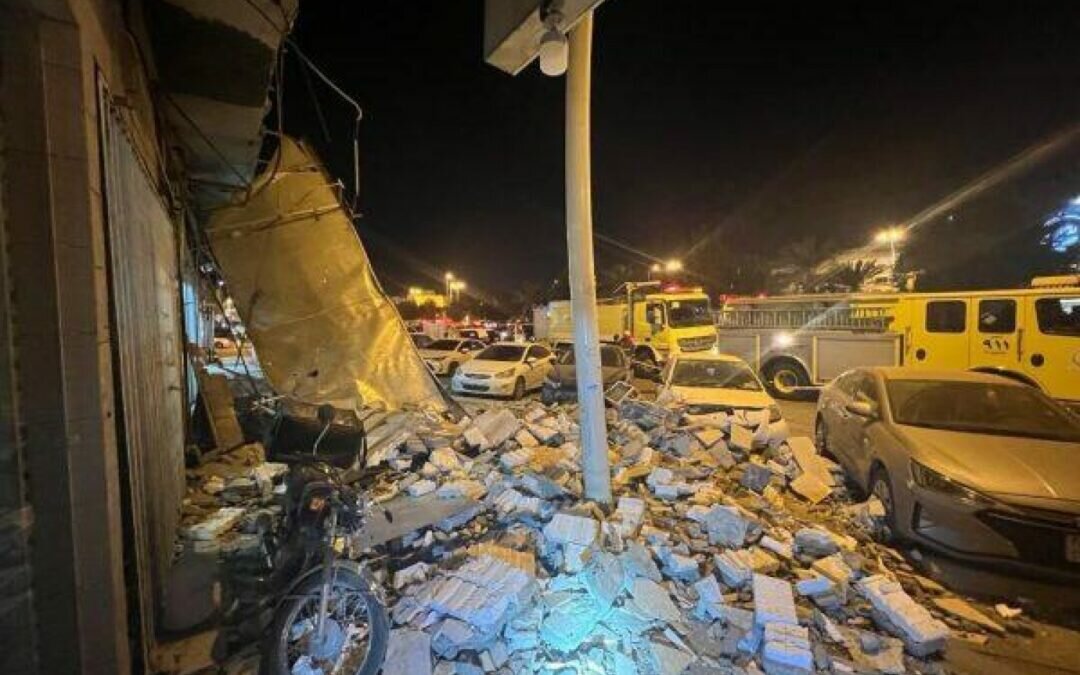 إصابة شخص في حادث وميض لحظي بالرياض.. و«الدفاع المدني» يباشر