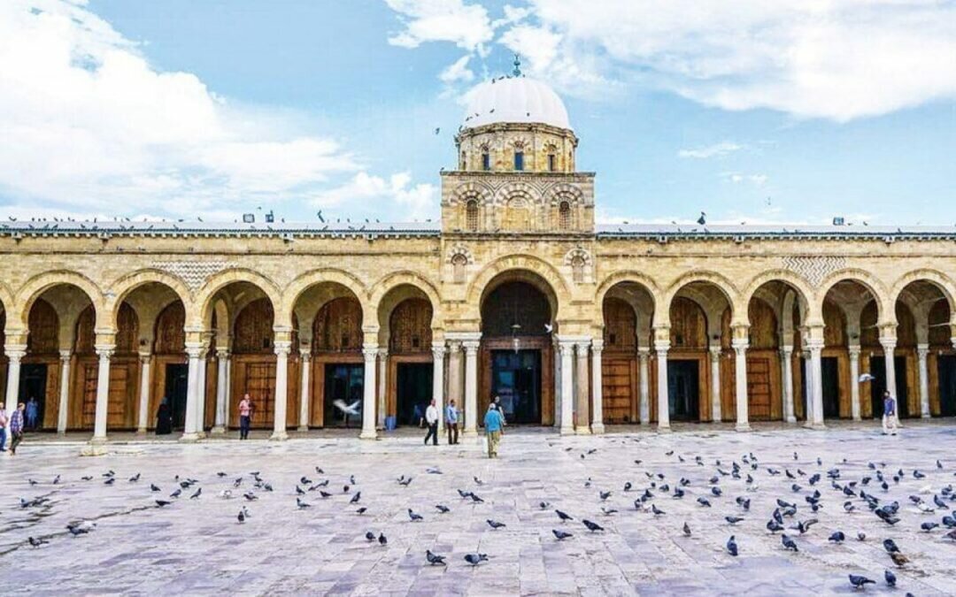 بعد حظر دام شهرا.. فتح المساجد لصلاة الجمعة بدولة عربية